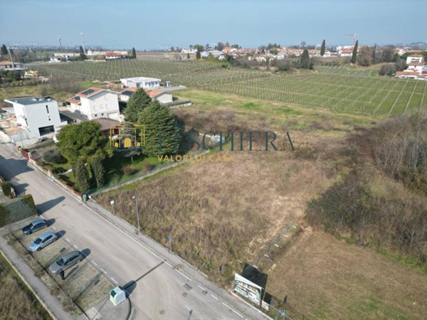 terreno edificabile in vendita a Castelnuovo del Garda in zona Cavalcaselle