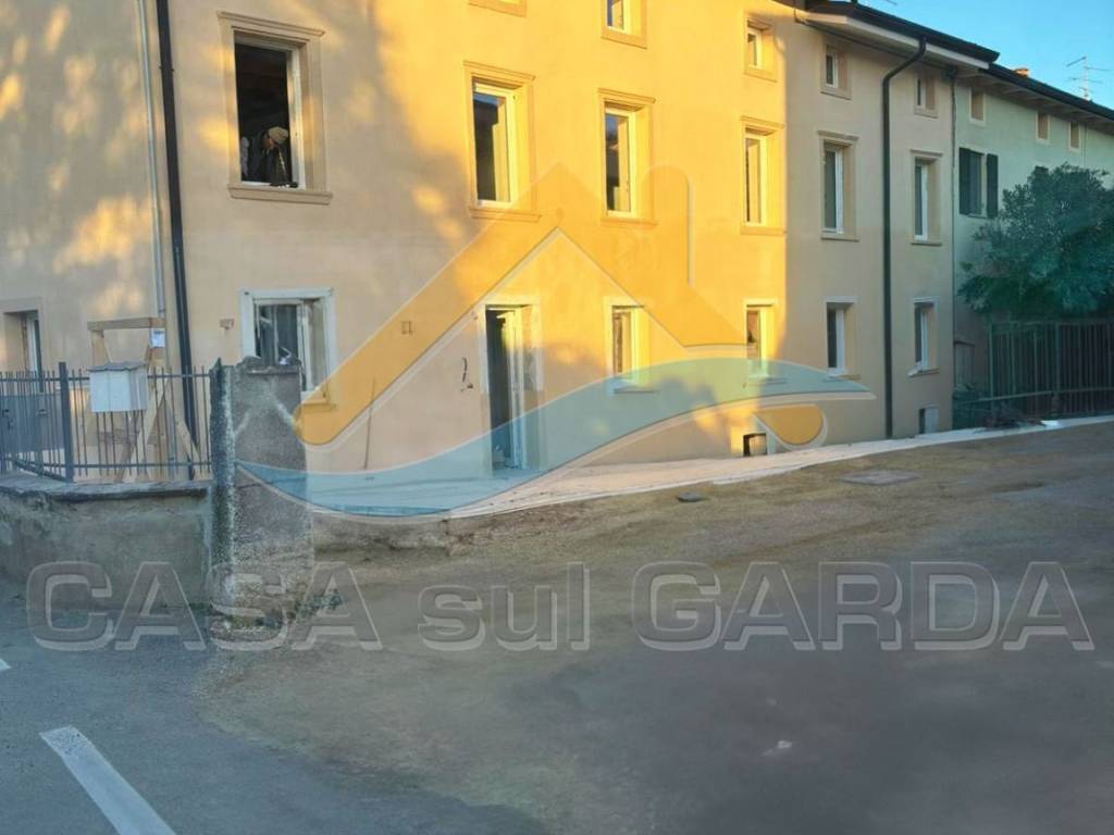 casa indipendente in vendita a Castelnuovo del Garda in zona Oliosi