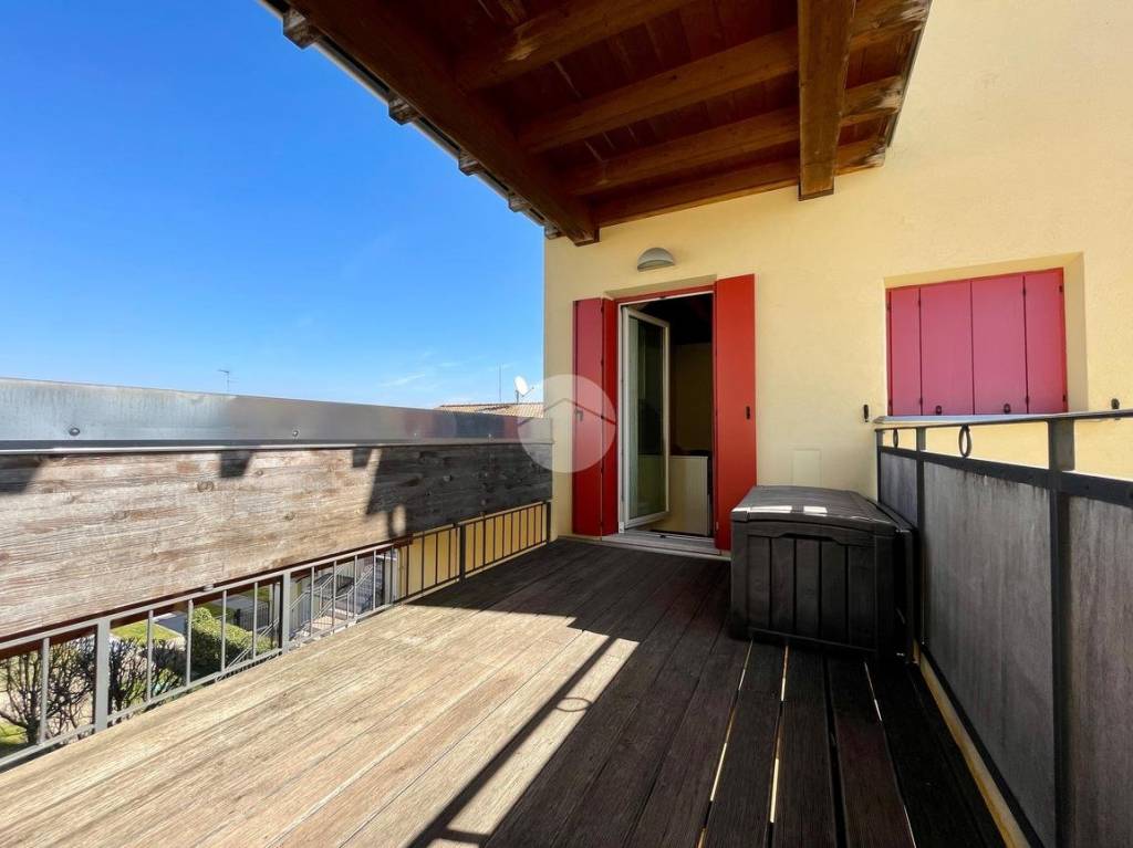 appartamento in vendita a Castelnuovo del Garda in zona Sandrà