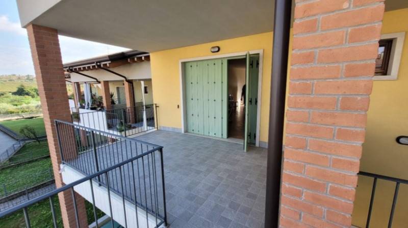 appartamento in vendita a Castelnuovo del Garda in zona Sandrà