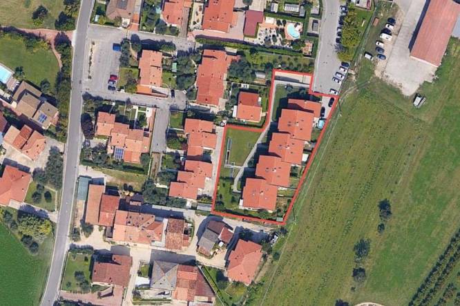 terreno edificabile in vendita a Castelnuovo del Garda in zona Sandrà