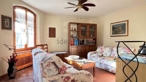 casa indipendente in vendita a Castelnuovo del Garda in zona Sandrà