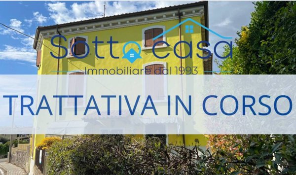 casa indipendente in vendita a Castelnuovo del Garda in zona Sandrà