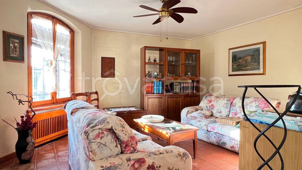 casa indipendente in vendita a Castelnuovo del Garda in zona Sandrà