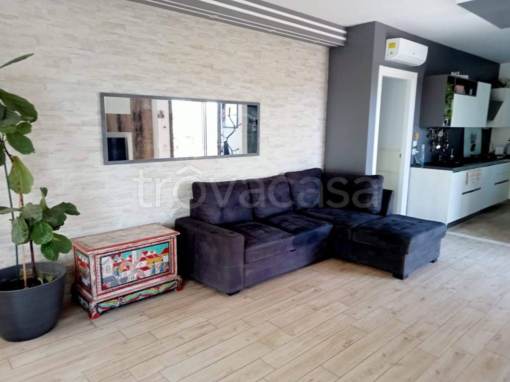 casa indipendente in vendita a Castelnuovo del Garda