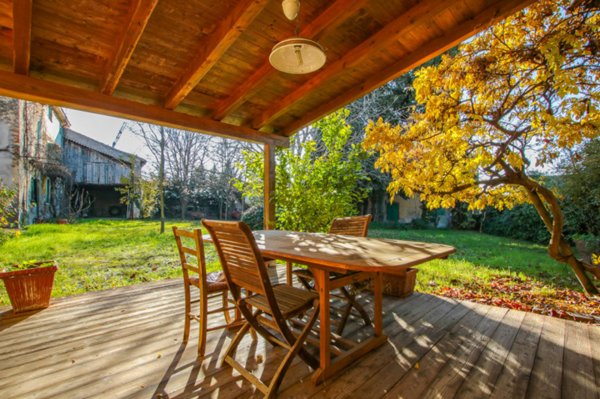 villa in vendita a Castelnuovo del Garda in zona Sandrà