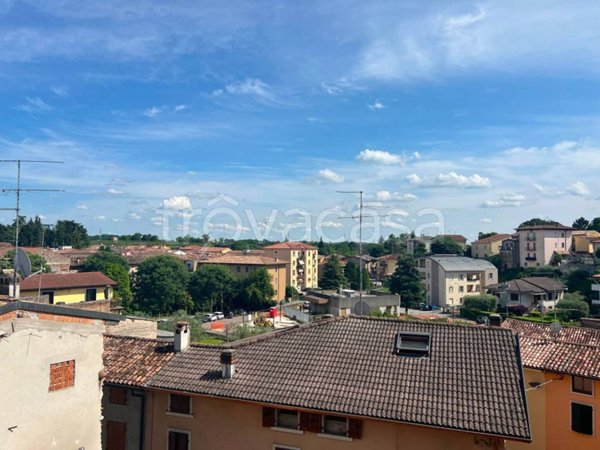 casa indipendente in vendita a Castelnuovo del Garda