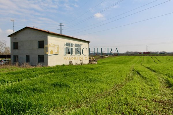 terreno agricolo in vendita a Castelnuovo del Garda in zona Cavalcaselle