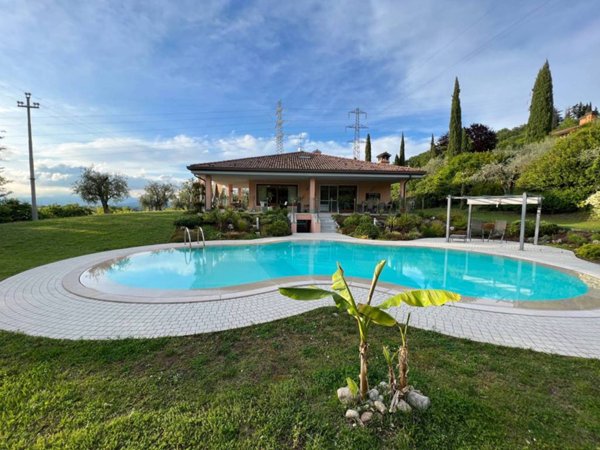 casa indipendente in vendita a Castelnuovo del Garda