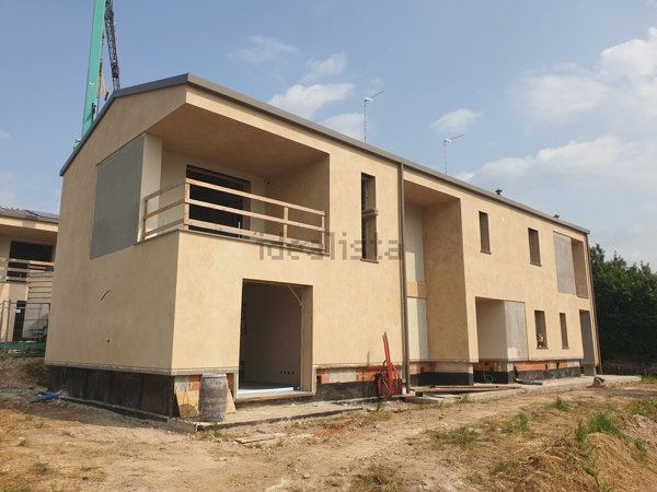 casa indipendente in vendita a Castelnuovo del Garda in zona Cavalcaselle