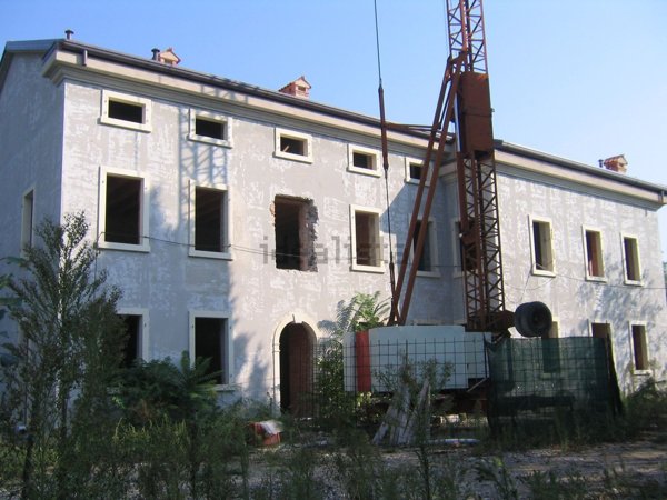 casa indipendente in vendita a Castelnuovo del Garda