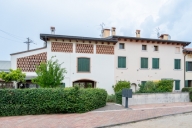 appartamento in vendita a Castelnuovo del Garda in zona Sandrà