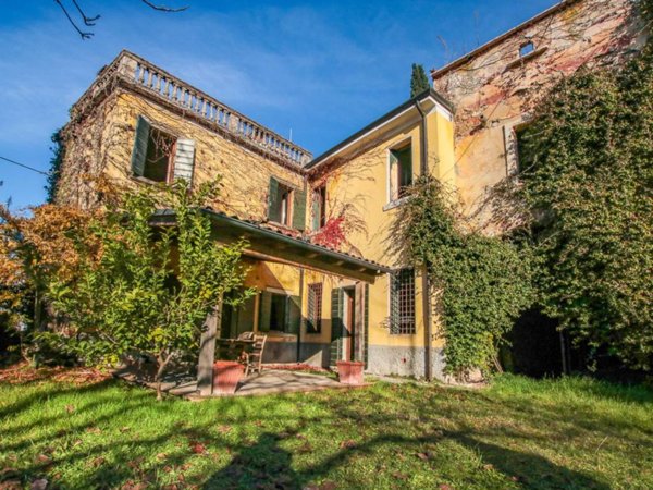 casa indipendente in vendita a Castelnuovo del Garda in zona Sandrà