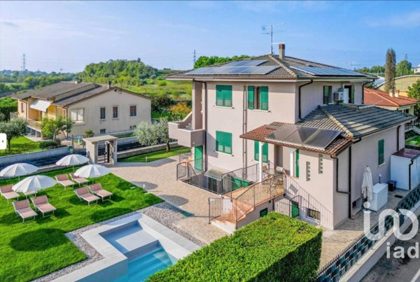 casa indipendente in vendita a Castelnuovo del Garda