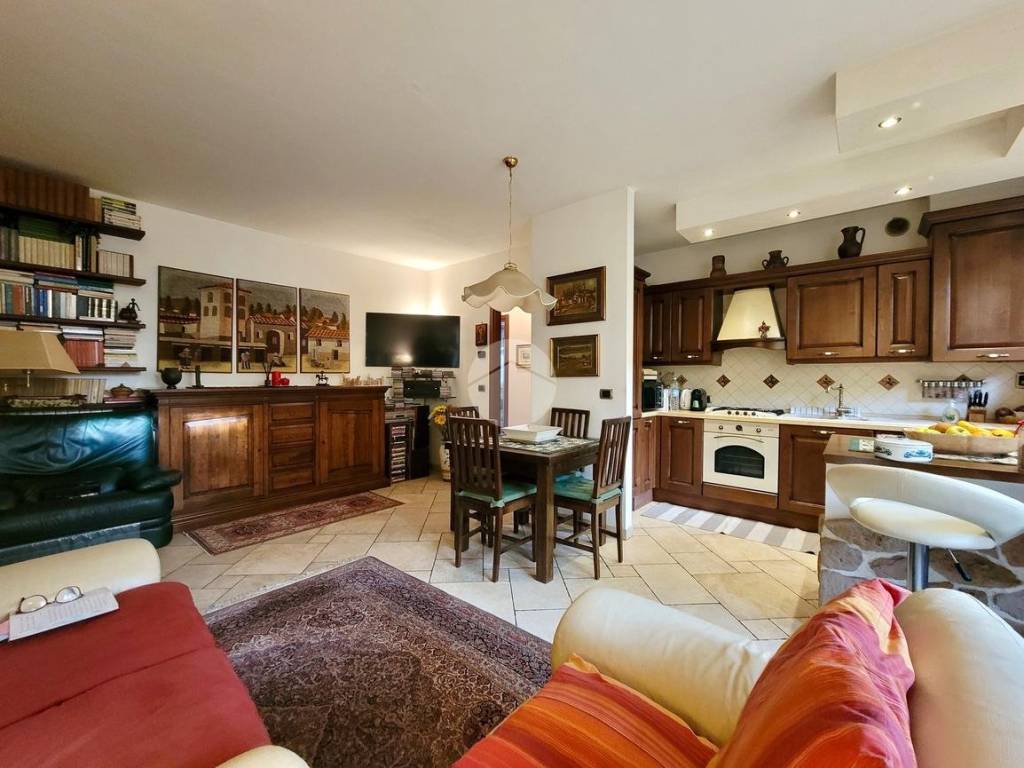 appartamento in vendita a Castelnuovo del Garda in zona Sandrà