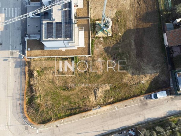 casa indipendente in vendita a Castelnuovo del Garda in zona Sandrà