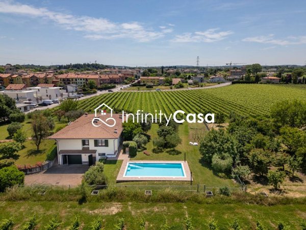 casa indipendente in vendita a Castelnuovo del Garda