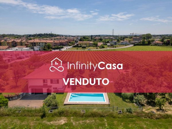 casa indipendente in vendita a Castelnuovo del Garda