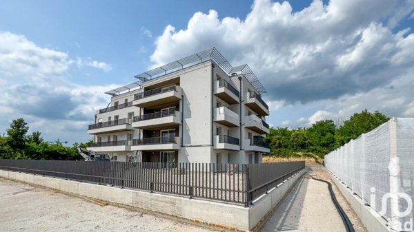appartamento in vendita a Castelnuovo del Garda in zona Cavalcaselle