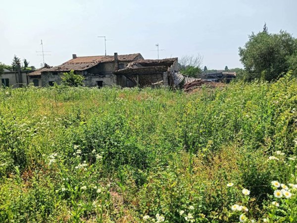 casale in vendita a Castelnuovo del Garda