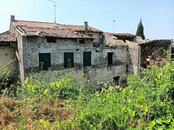 casa indipendente in vendita a Castelnuovo del Garda