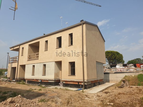 casa indipendente in vendita a Castelnuovo del Garda in zona Cavalcaselle