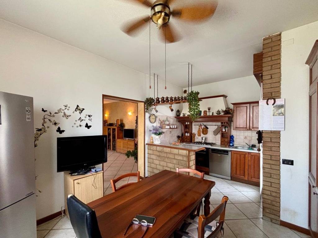 casa indipendente in vendita a Castelnuovo del Garda in zona Cavalcaselle