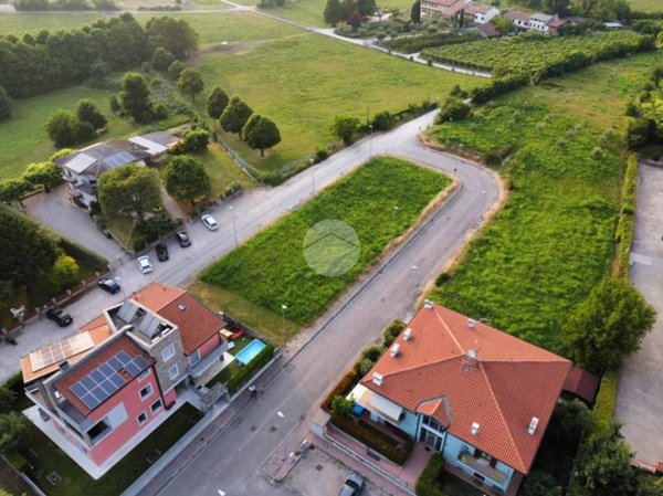 terreno edificabile in vendita a Castelnuovo del Garda
