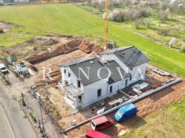 casa indipendente in vendita a Castelnuovo del Garda