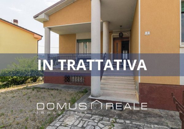 casa indipendente in vendita a Castelnuovo del Garda in zona Sandrà