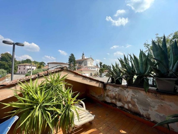 casa indipendente in vendita a Castelnuovo del Garda in zona Sandrà