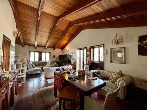 casa indipendente in vendita a Castelnuovo del Garda in zona Sandrà