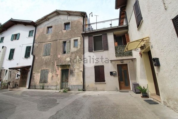 pentavano in vendita a Castelnuovo del Garda in zona Camalavicina