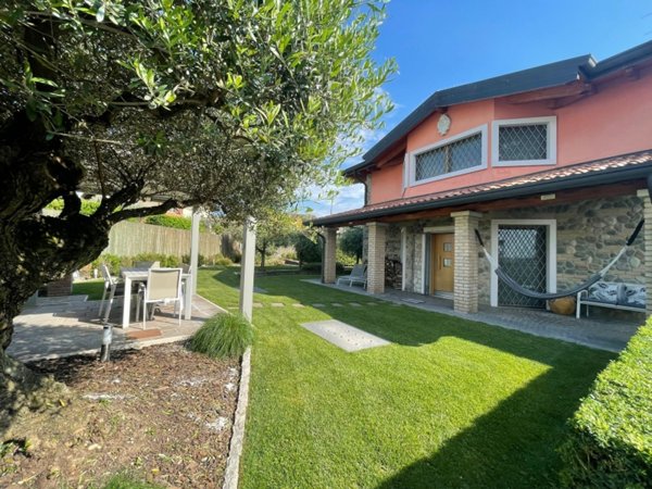 casa indipendente in vendita a Castelnuovo del Garda
