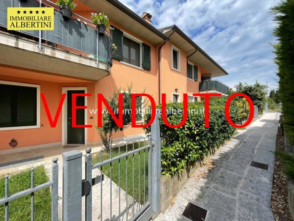 appartamento in vendita a Castelnuovo del Garda in zona Sandrà
