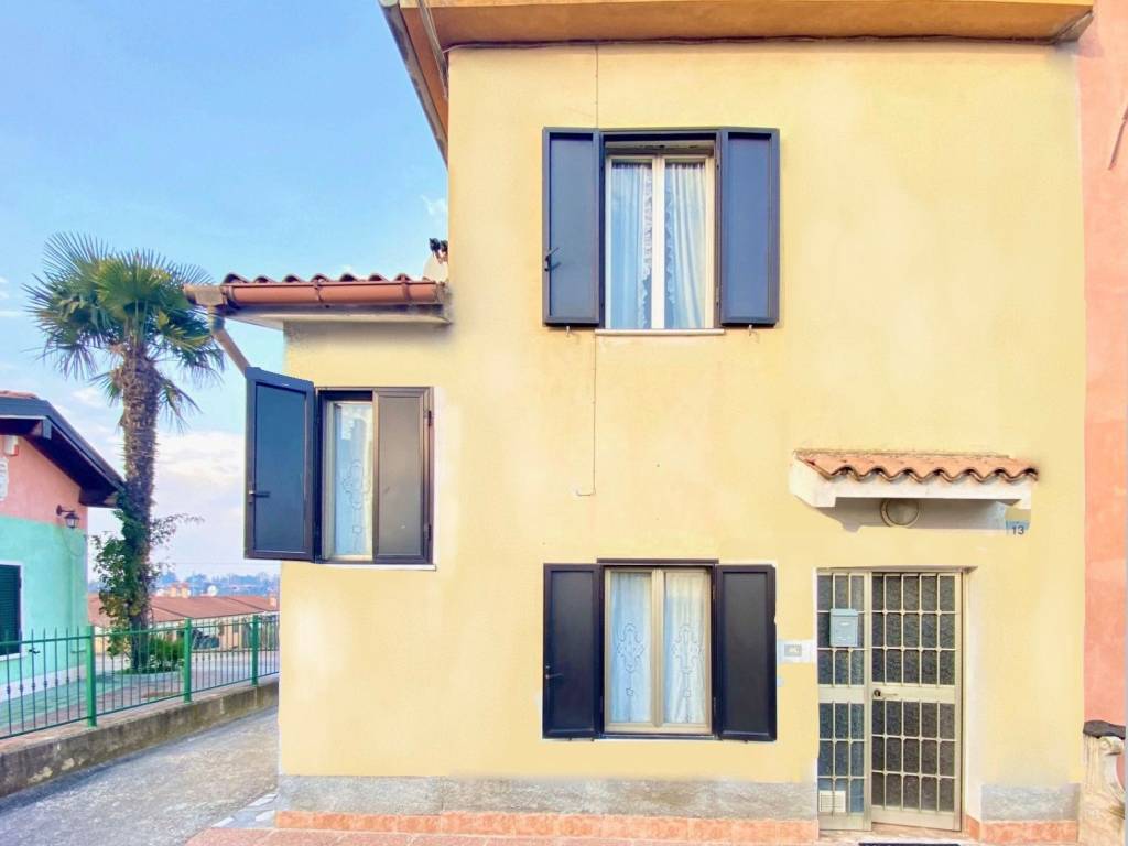 casa indipendente in vendita a Castelnuovo del Garda in zona Cavalcaselle