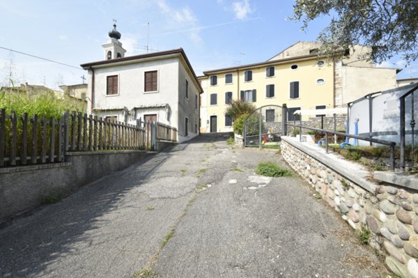 casa indipendente in vendita a Castelnuovo del Garda in zona Sandrà