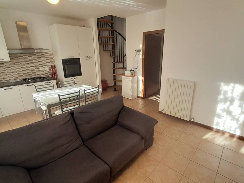 appartamento in vendita a Castelnuovo del Garda in zona Sandrà