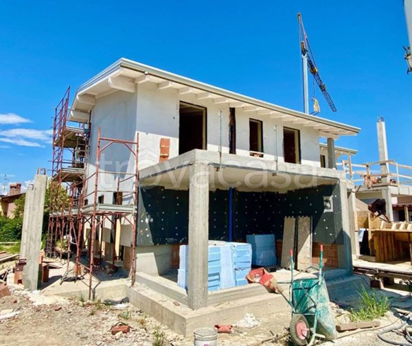 casa indipendente in vendita a Castelnuovo del Garda in zona Sandrà