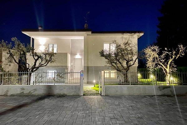 casa indipendente in vendita a Castelnuovo del Garda in zona Camalavicina