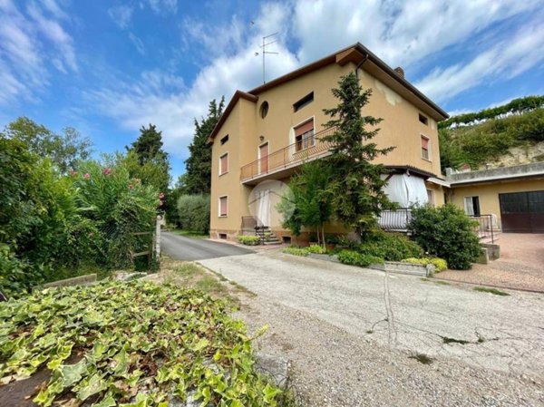 casa indipendente in vendita a Castelnuovo del Garda
