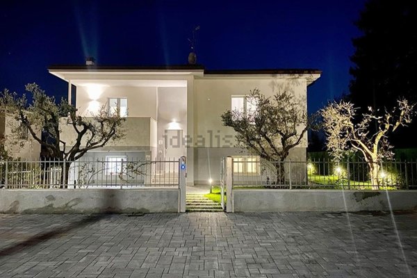 casa indipendente in vendita a Castelnuovo del Garda in zona Camalavicina
