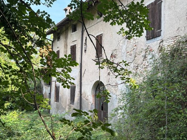 casa indipendente in vendita a Castelnuovo del Garda in zona Cavalcaselle