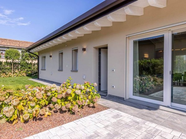 casa indipendente in vendita a Castelnuovo del Garda