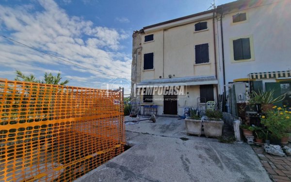 casa indipendente in vendita a Castelnuovo del Garda
