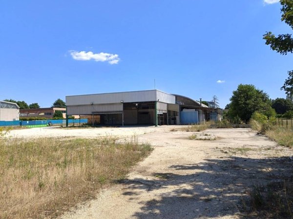 locale commerciale in vendita a Castelnuovo del Garda