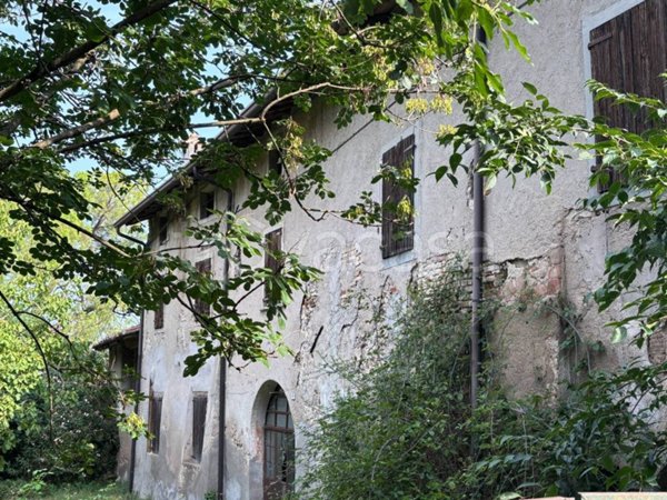 casa indipendente in vendita a Castelnuovo del Garda in zona Cavalcaselle