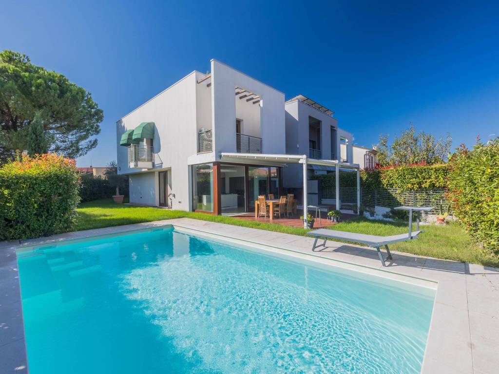 casa indipendente in vendita a Castelnuovo del Garda