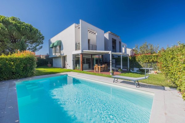 casa indipendente in vendita a Castelnuovo del Garda