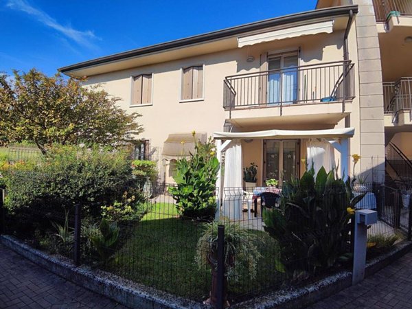 appartamento in vendita a Castelnuovo del Garda in zona Sandrà
